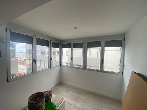 Ventanas de aluminio con persianas motorizadas